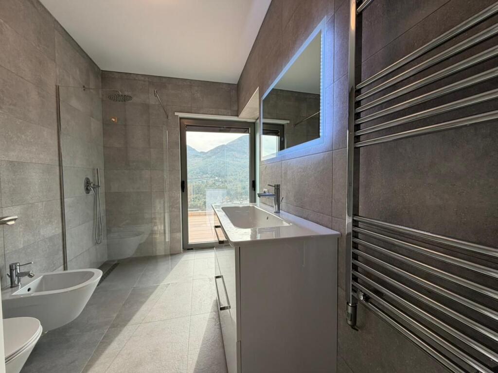 Vile 3-kateshe per qira ne rezidence fare prane TEG