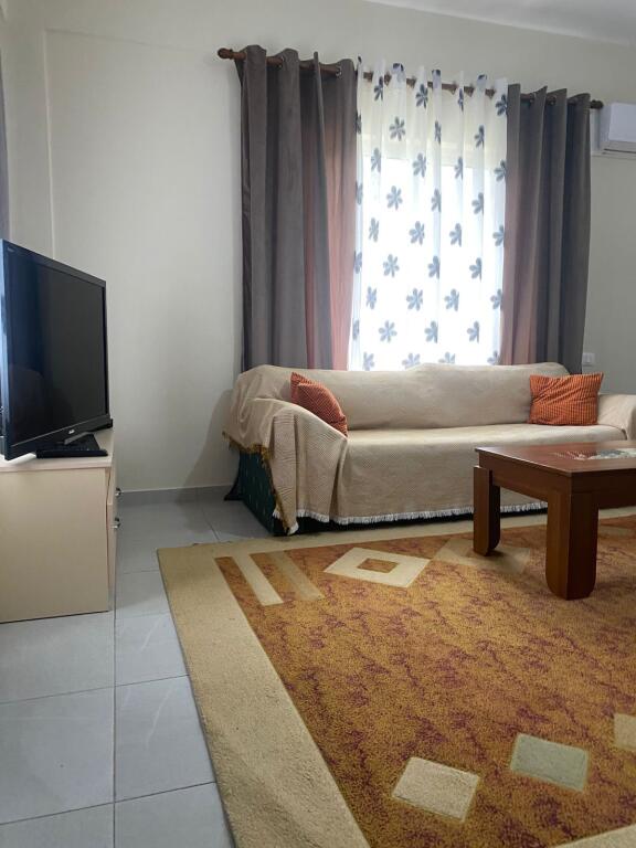 Jepet shtepi me qera