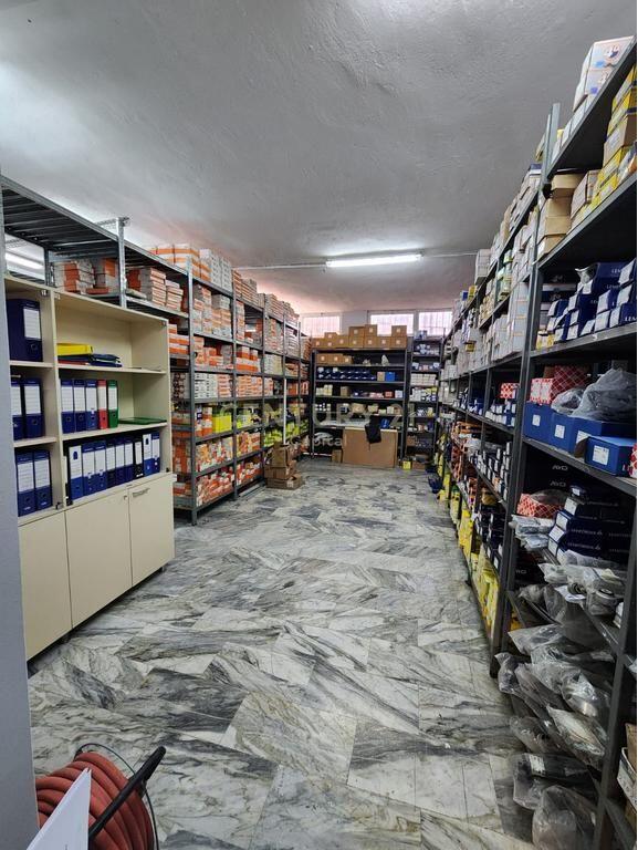 Locale commerciale in vendita, sulla Strada Principale Dritan Hoxha, Laprakë - 187 m²