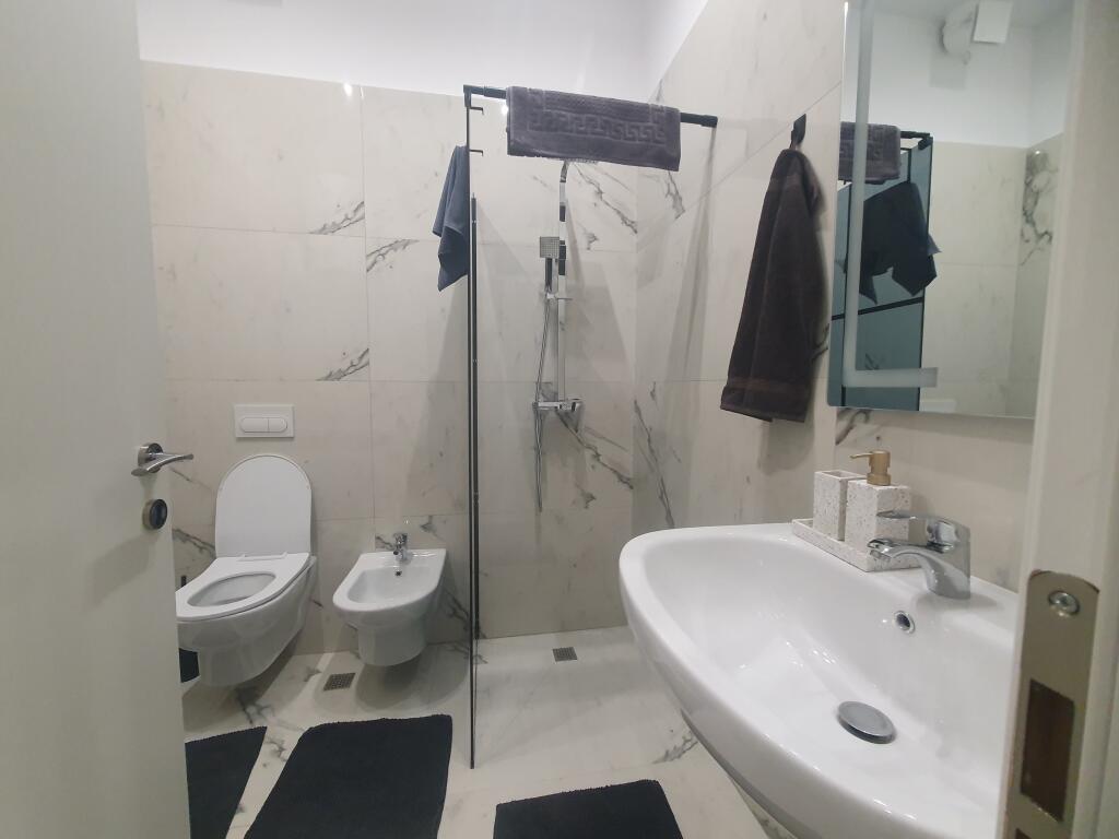 Apartament 2+1 me qira tek Donika Center