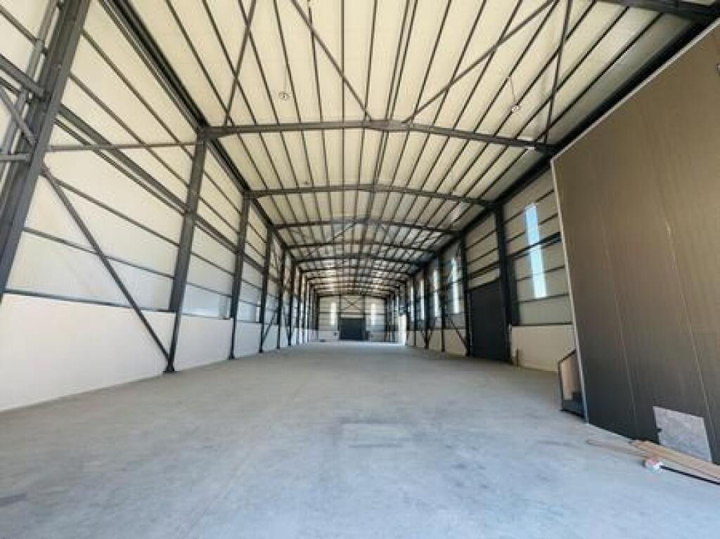 Shitet, Kapanon, Autostrada Tiranë-Durrës.