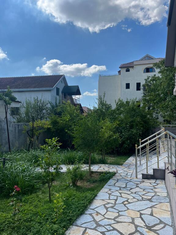 Vilë me qira pranë lagjes Ali Demi