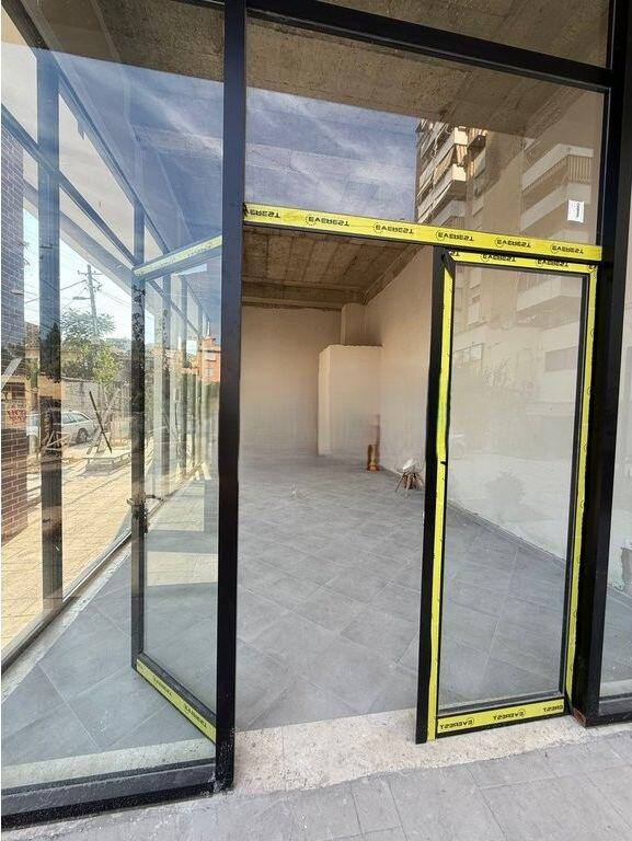 Jepet me qira njesi ( Corner) te rruga Qemal Stafa. 750 € /Muaj