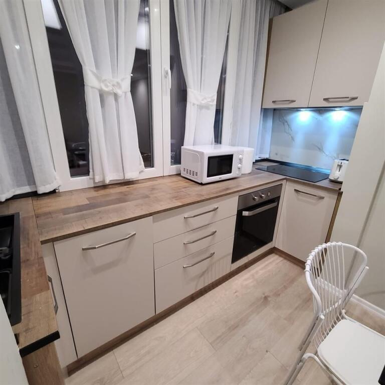 APARTAMENT ME QERA 1+1 QENDER 750 EURO