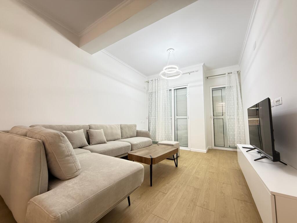 Apartament 2+1 per Qera tek Liqeni i Thate
