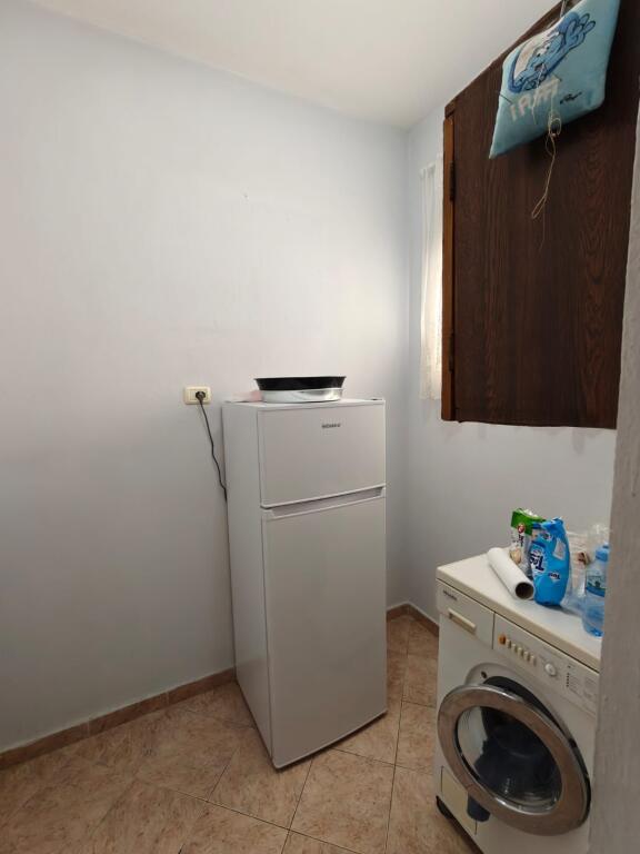 600 € / në muaj me parkim te perfshire