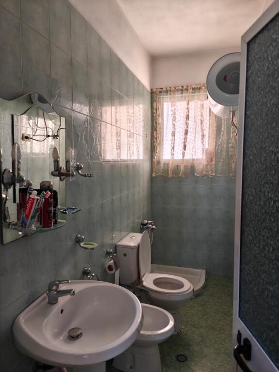 600 € / në muaj me parkim te perfshire