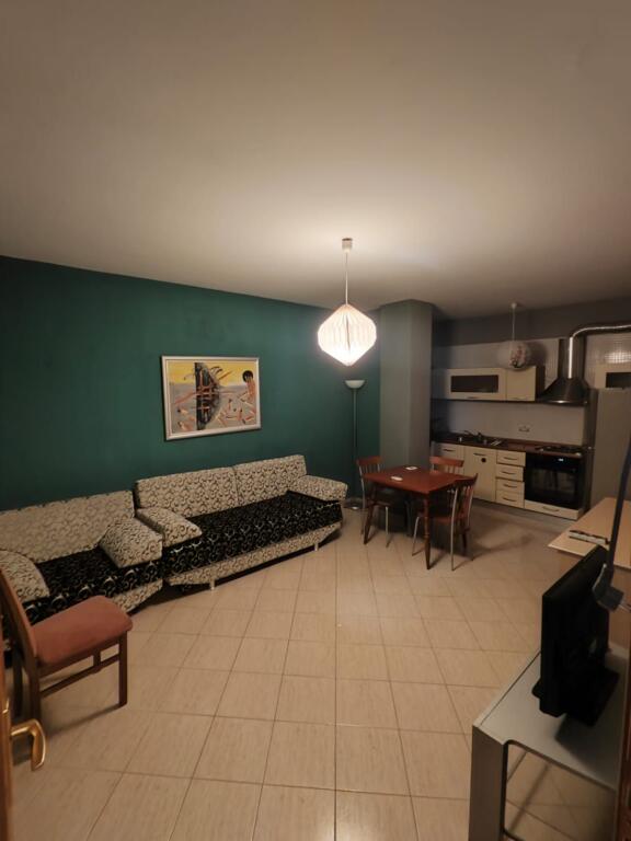 Jepet Me Qera Apartament 1+1+2 Ballkone