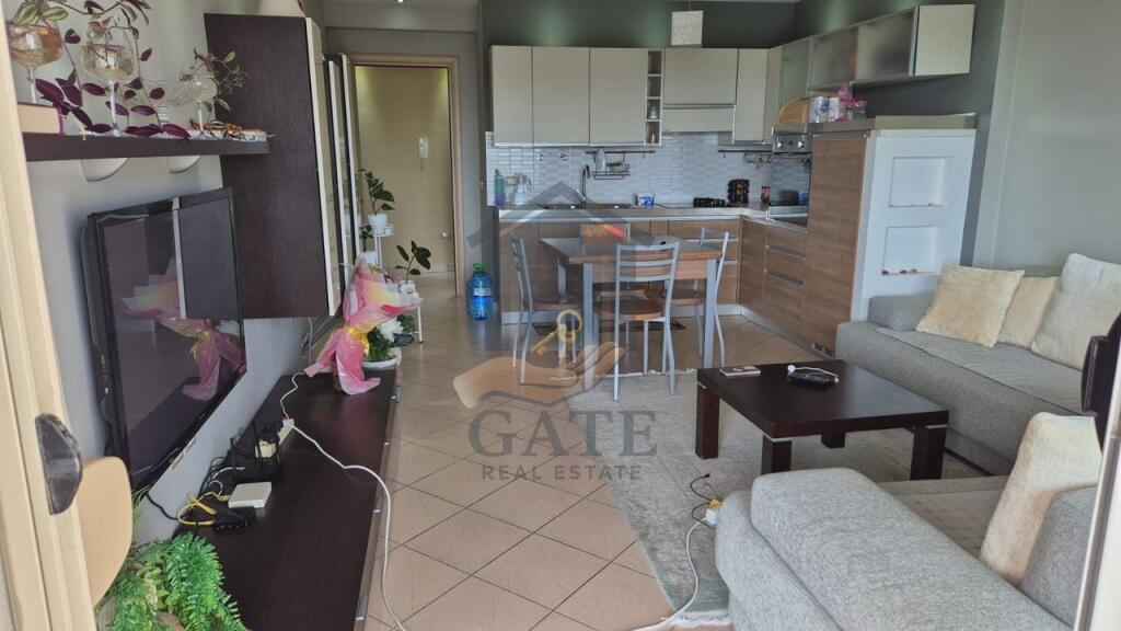 Jepet me qira apartament 1+1, kati i 6-të me ashensor, me pamje fantastike nga deti – Plazh Iliria