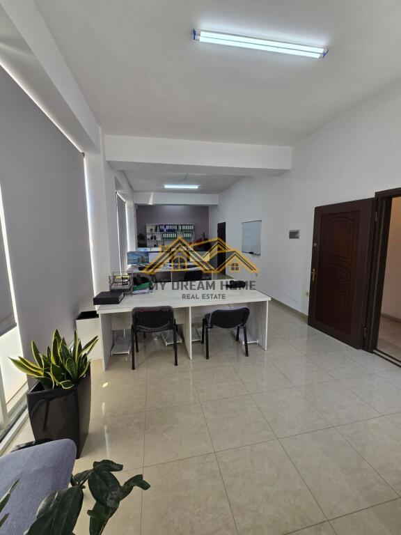 VENDITA AMBIENTE COMMERCIALE VICINO AL TRIBUNALE DI DURRËS