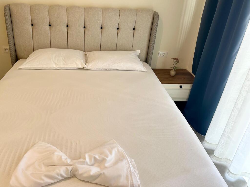 📢 Jepet me qira apartament 1+1 Me Parkim 📍 Rezidenca Avid – Rruga Jordan Misja💶 Çmimi: 65,000 lekë / muaj