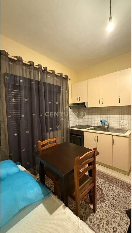 Gasoniere me qira në Selitë