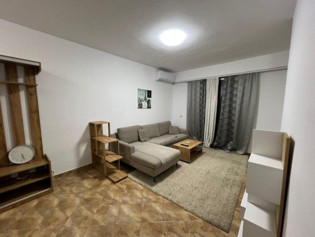 Apartament Me Qera 1+1 Tek Komuna e Parisit (ID B2101356) Tirane​