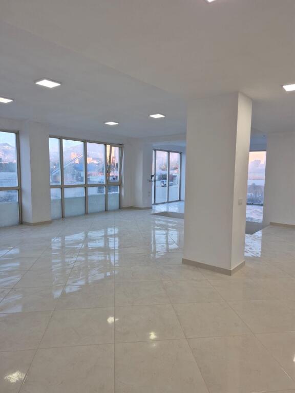 DYQAN ME QERA 260 M2 BULEVARDI RI 2600 EURO