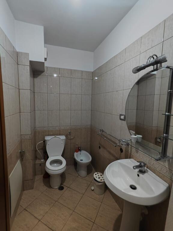 Jepet Me Qera Apartament 1+1+2 Ballkone