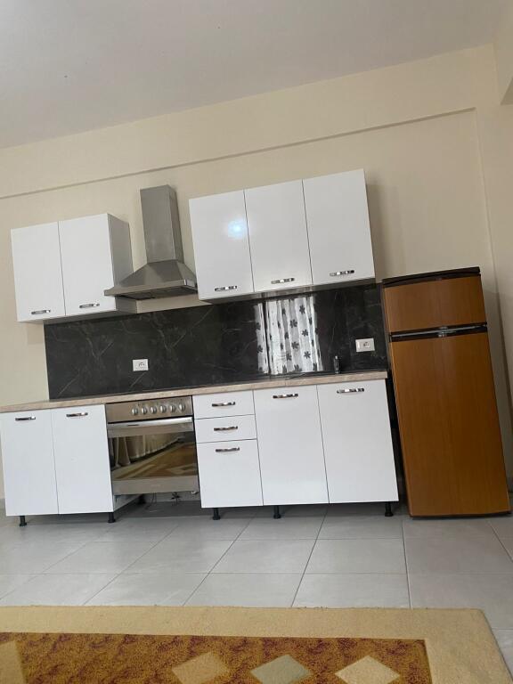 Jepet shtepi me qera