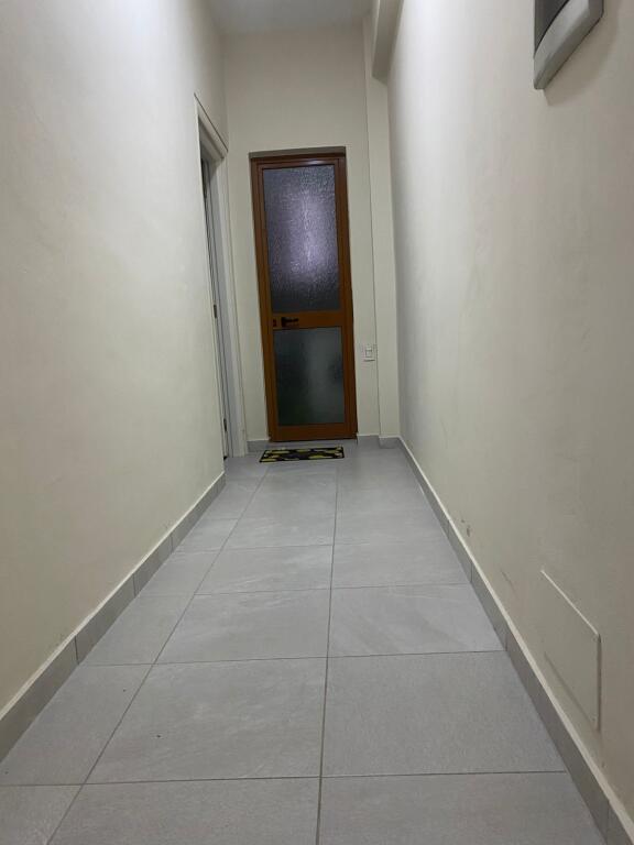 Jepet shtepi me qera