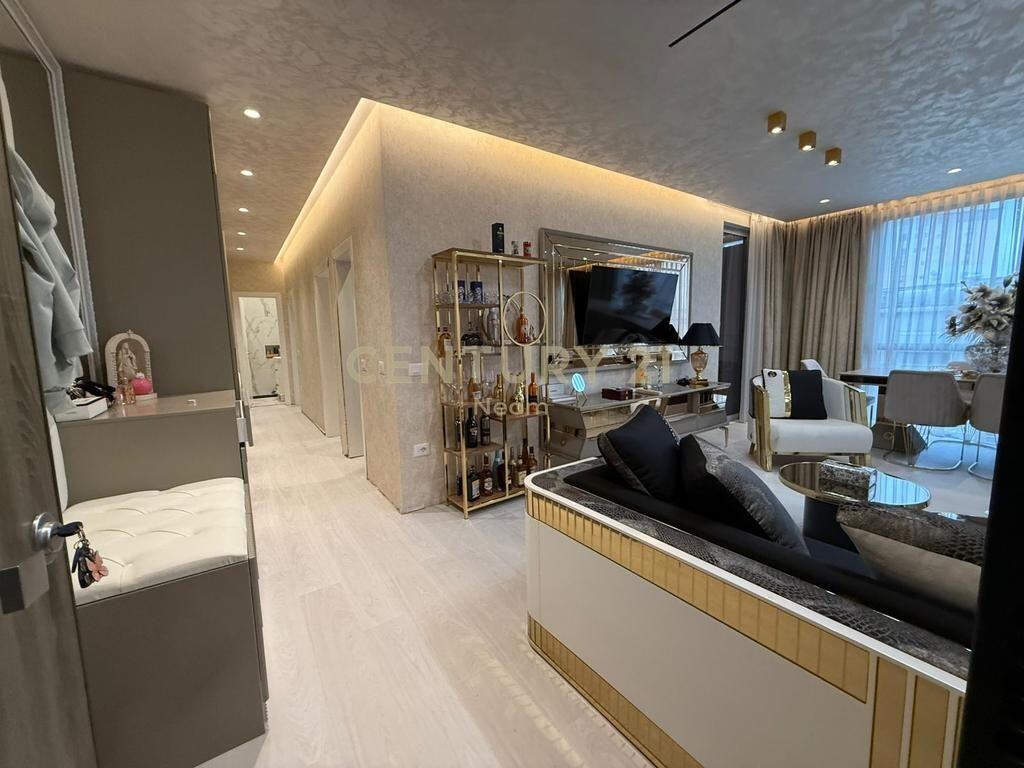 Shitet Apartament 2+1+1 Ali Demi