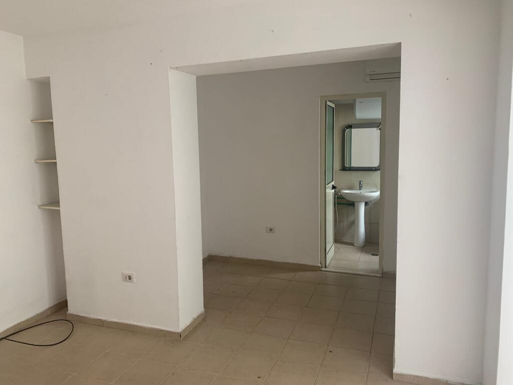 Jepet me qera garsioniere bosh Komuna e Parisit 400€