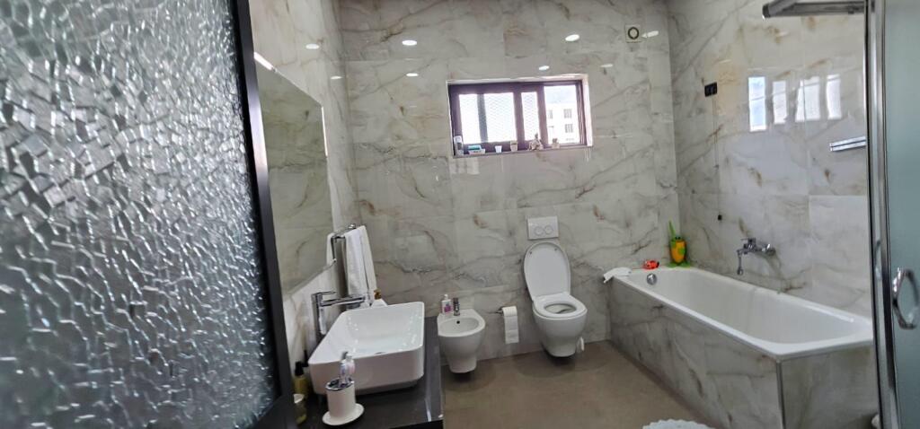 🏡 SHITET SHTËPI PRIVATE 2-KATËSHE – QENDER SHIJAK✔