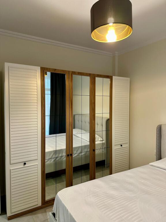 📢 Jepet me qira apartament 1+1 Me Parkim 📍 Rezidenca Avid – Rruga Jordan Misja💶 Çmimi: 65,000 lekë / muaj