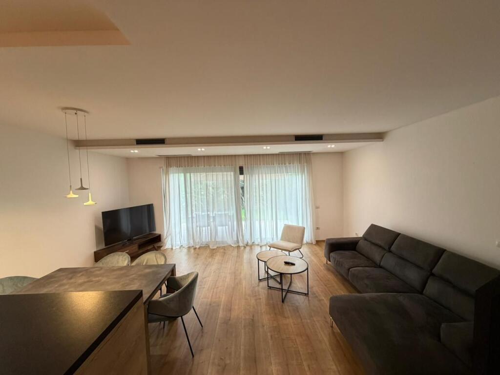 Vile 2-kateshe per qira tek Residenca Olive Grove prane TEG.