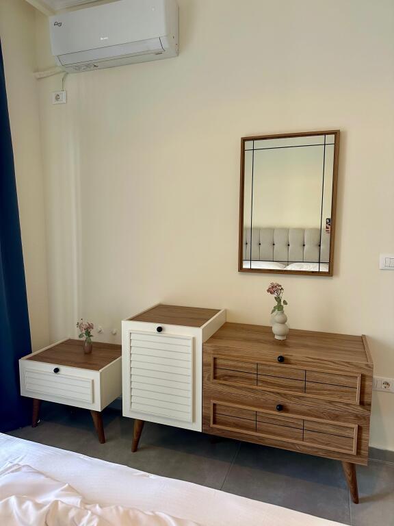 📢 Jepet me qira apartament 1+1 Me Parkim 📍 Rezidenca Avid – Rruga Jordan Misja💶 Çmimi: 65,000 lekë / muaj