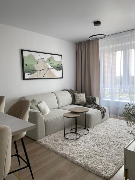 Jepet me qera apartament 2+1+2 totalisht i ri pallat i ri  tek 21 Dhjetori prane qendres !