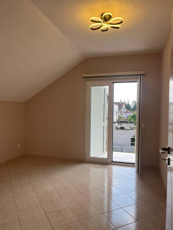 Vilë me qira pranë lagjes Ali Demi