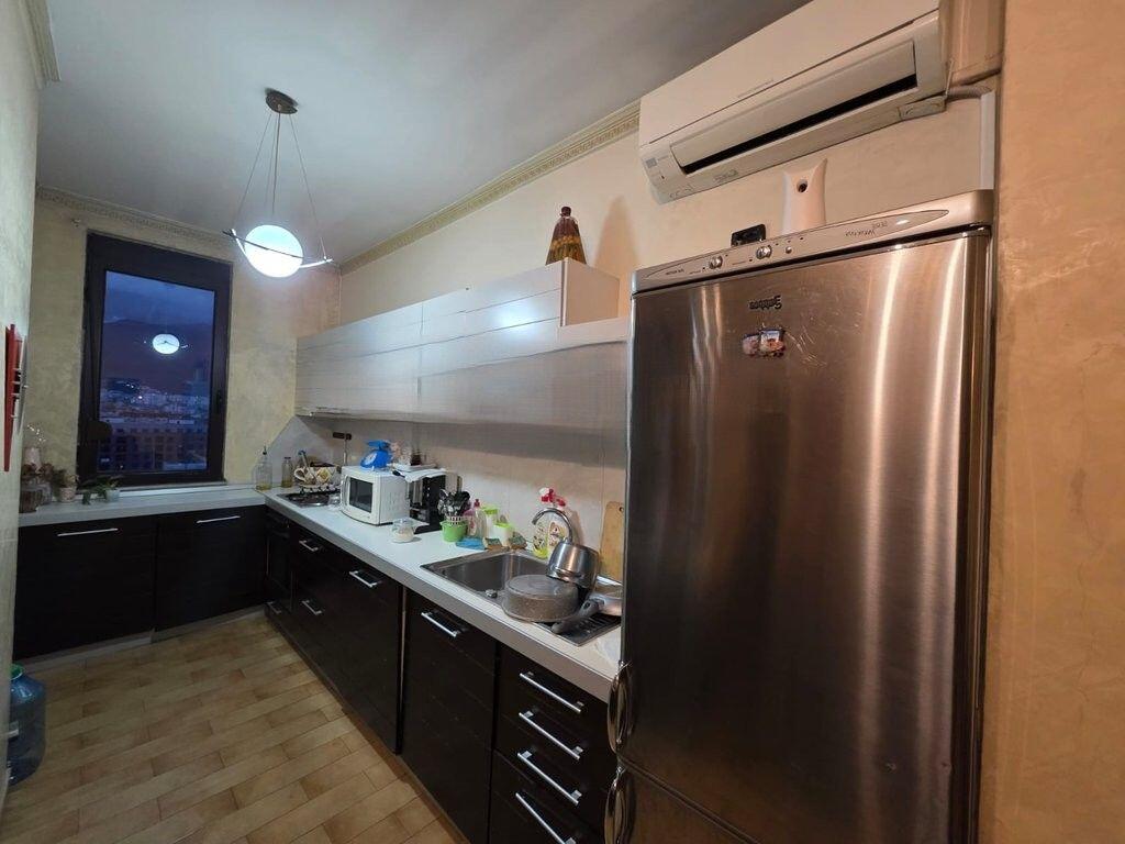 QIRA, APARTAMENT 2+1+2 TUALETE + 2 BALLKONE TEK KOMPLEKSI PANORAMA 600 € /Muaj