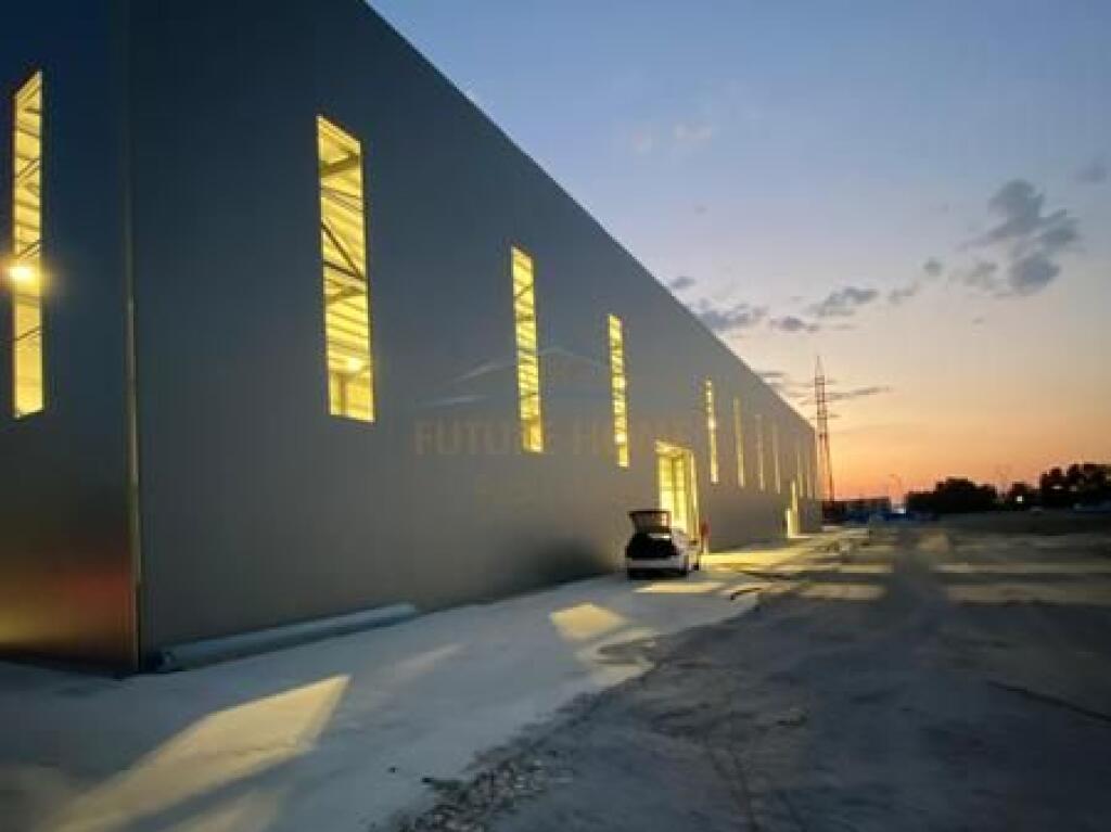 Shitet, Kapanon, Autostrada Tiranë-Durrës.