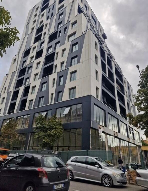 Njesi Sherbimi me qira, Rruga e Barrikadave