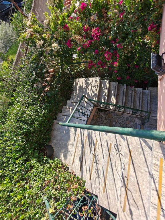 600 € / në muaj me parkim te perfshire