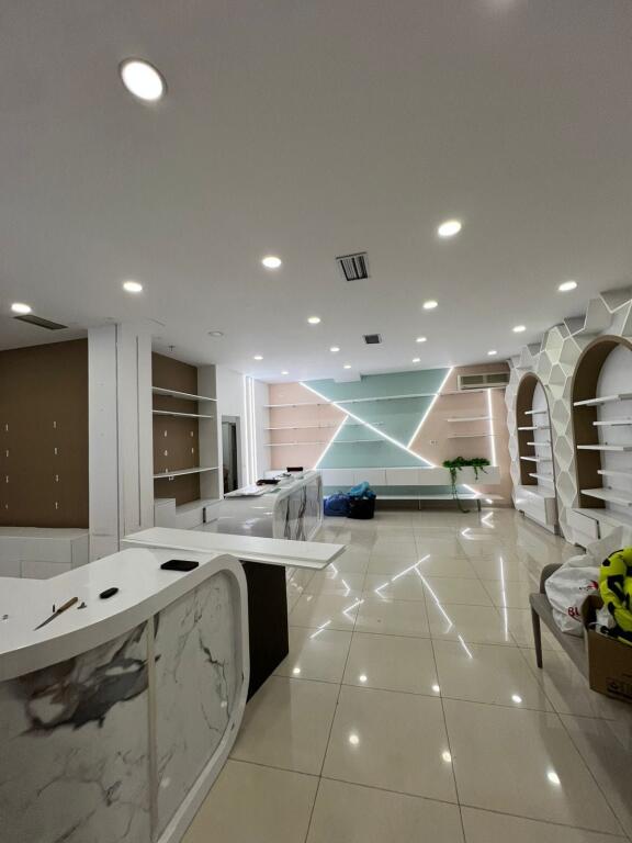 Dyqan Me Qera tek ish Parku i Autobusave (ID BD21764) Tirane