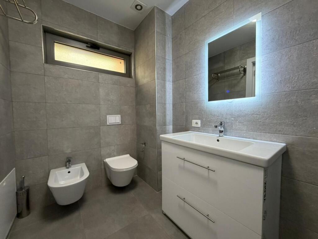 Vile 3-kateshe per qira ne rezidence fare prane TEG