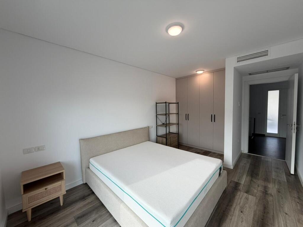 Vile 3-kateshe per qira ne rezidence fare prane TEG