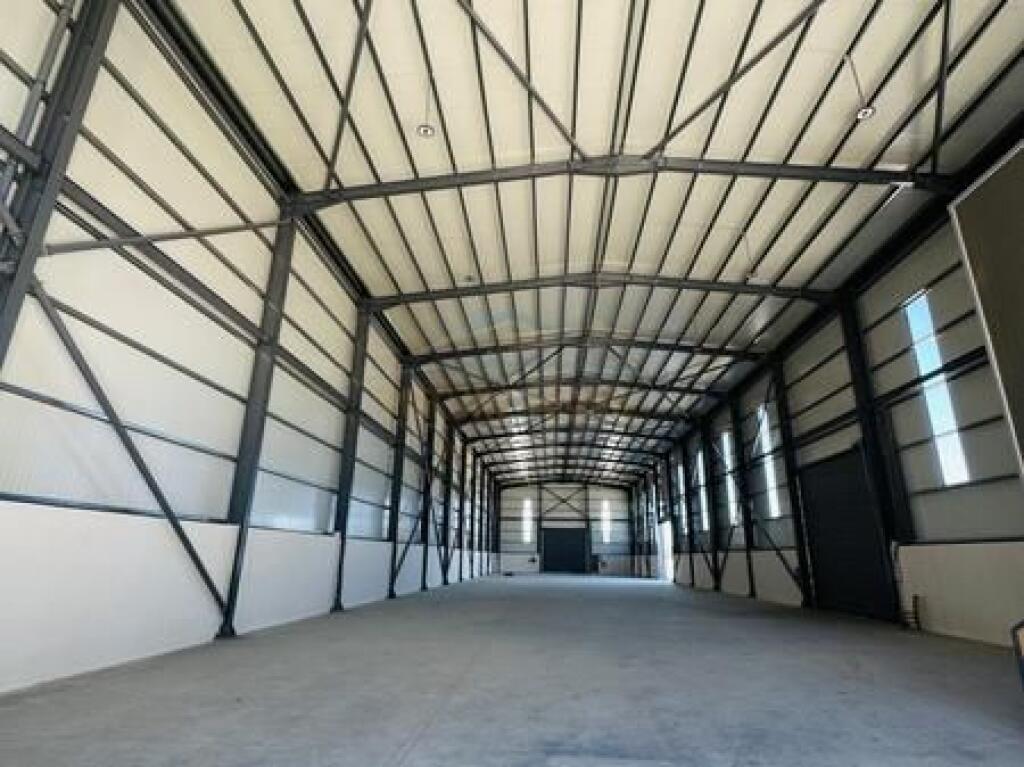 Shitet, Kapanon, Autostrada Tiranë-Durrës.