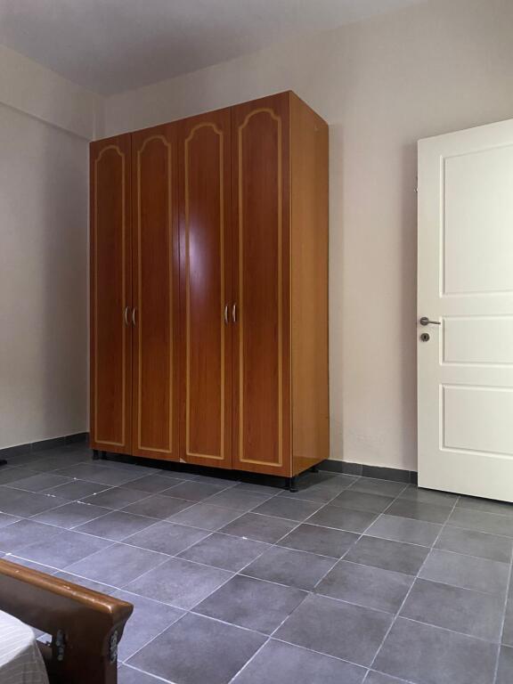 Jepet shtepi me qera