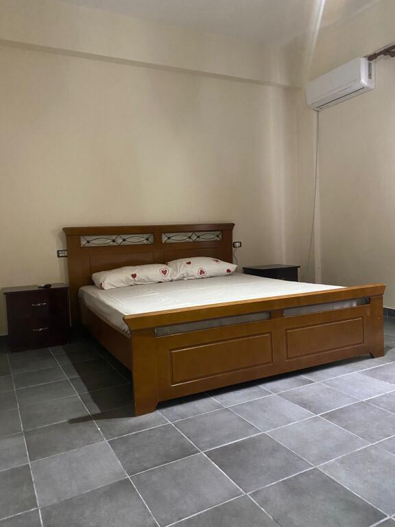 Jepet shtepi me qera