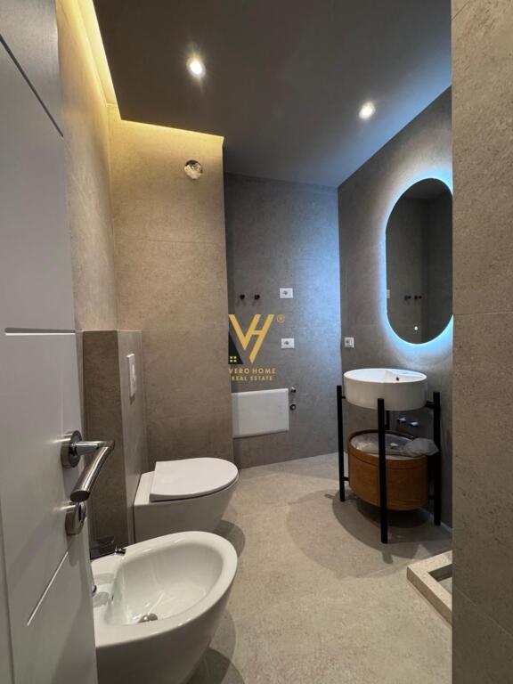 SHITET APARTAMENT 2+1+2+BLK TE KOMUNA PARISIT 275.000 EURO