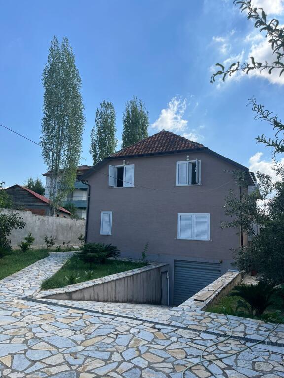 Vilë me qira pranë lagjes Ali Demi