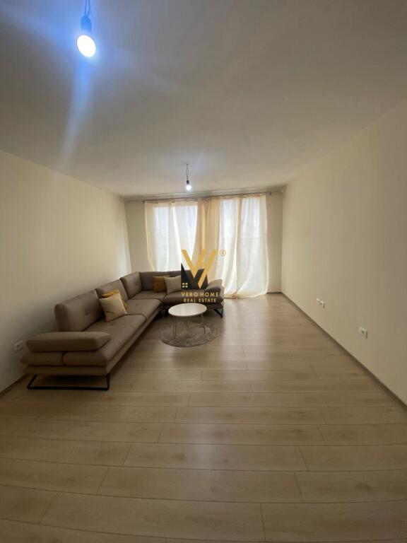 JEPET ZYRE 105 M2 ME QERA TE RRUGA E DIBRES 600 EURO