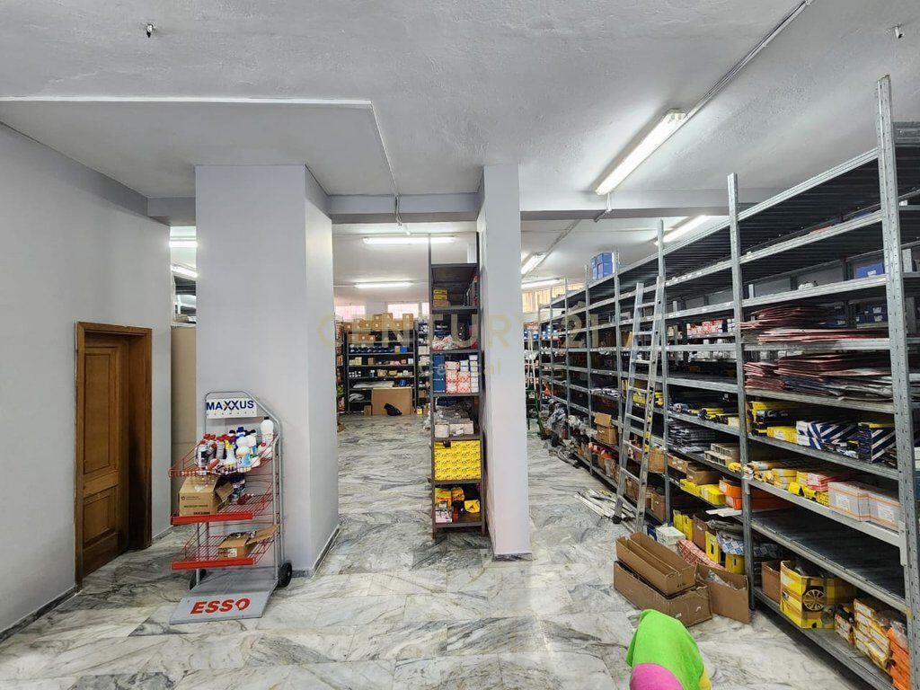 Locale commerciale in vendita, sulla Strada Principale Dritan Hoxha, Laprakë - 187 m²