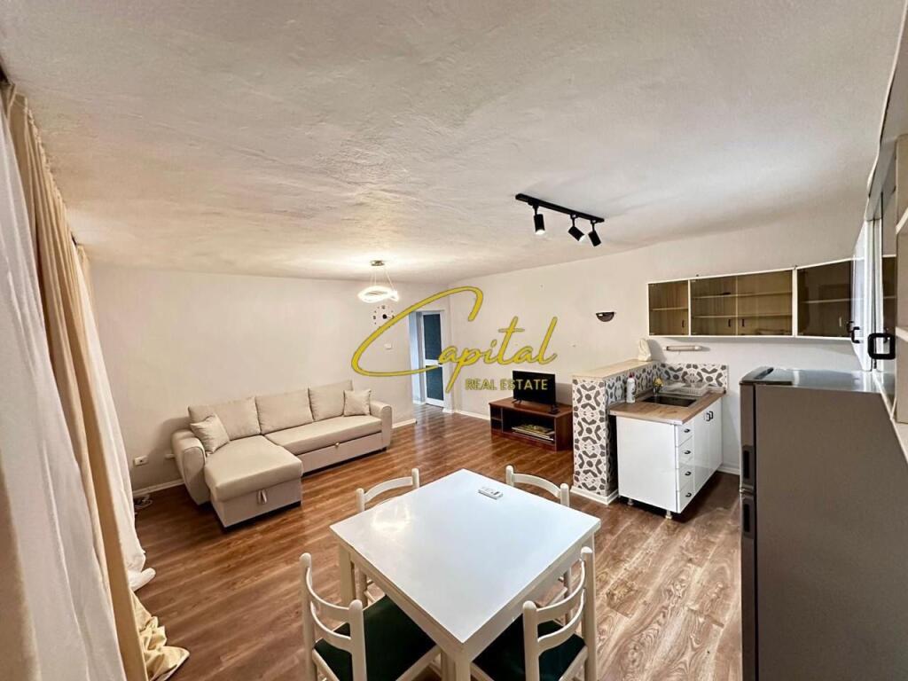 APARTAMENT ME QERA 1+1 QENDER 60.000 LEKE