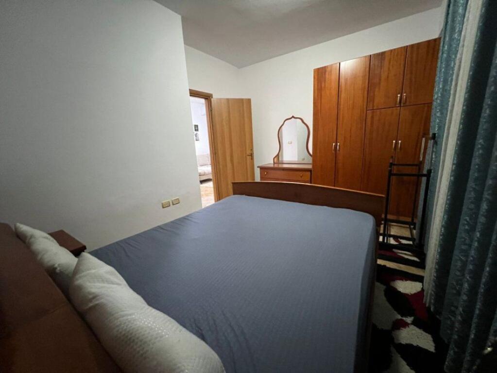 Apartament Me Qera 1+1 Tek Komuna e Parisit (ID B2101356) Tirane​