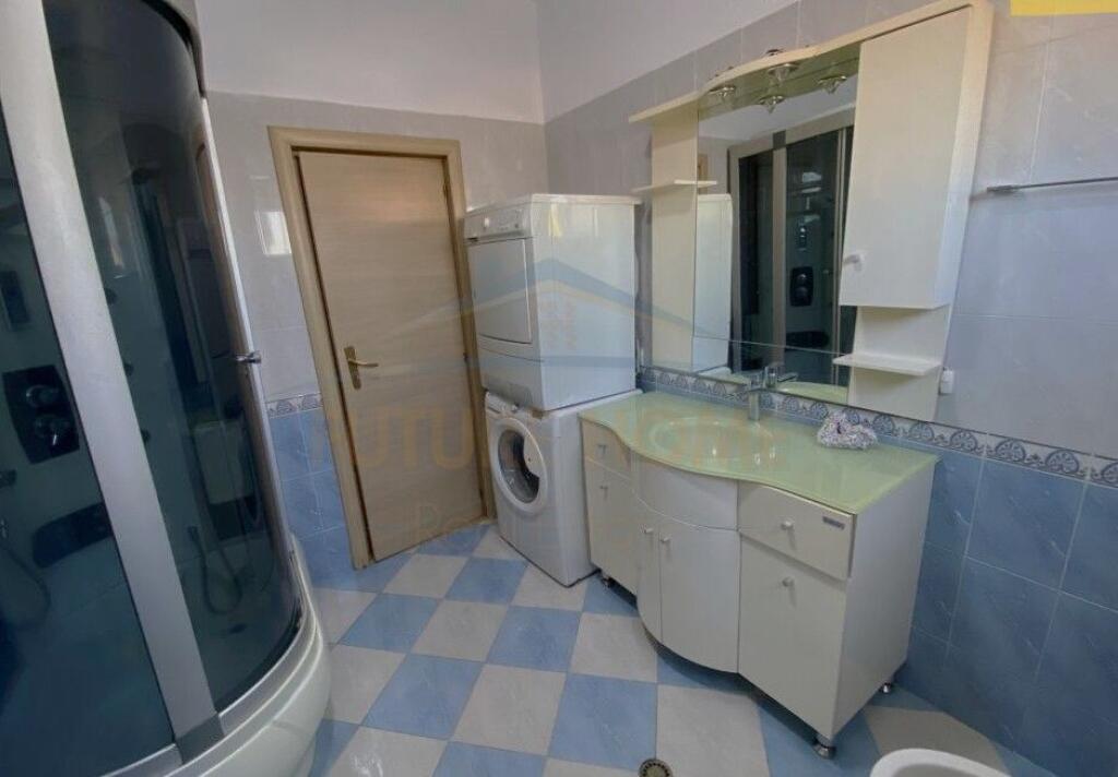 Shitet, Apartament 2+1, 21 Dhjetori