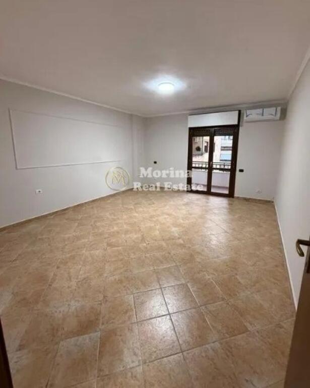 Affitto, Appartamento 4+1+2, Comune di Parigi, 1200 Euro/Mese