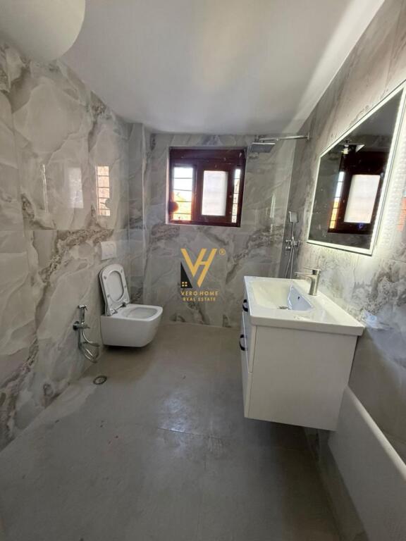 JEPET AMBIENT BIZNESI 70 M2 ME QERA NE VASIL SHANTO 50.000 LEKE