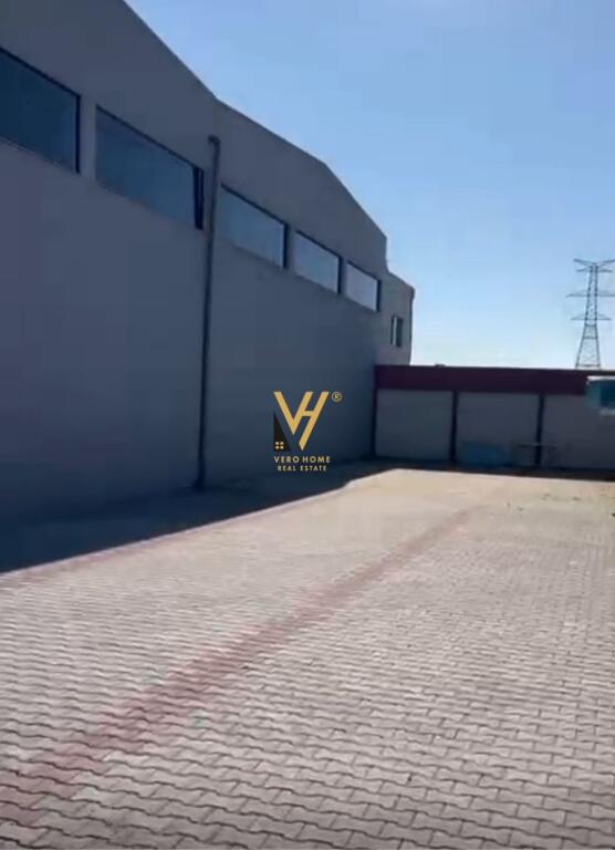 JEPET MAGAZINE 2.500 M2 ME QIRA TE URA E GJOLES, FUSHE KRUJE 3.500 EURO