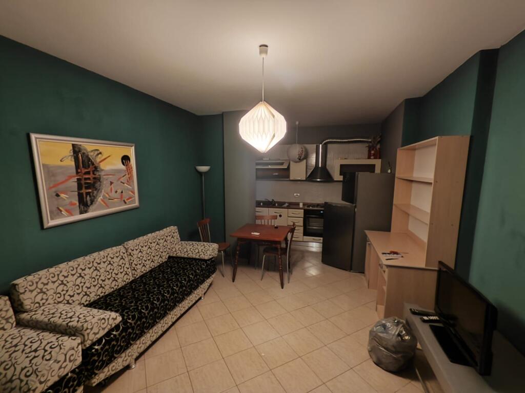 Jepet Me Qera Apartament 1+1+2 Ballkone